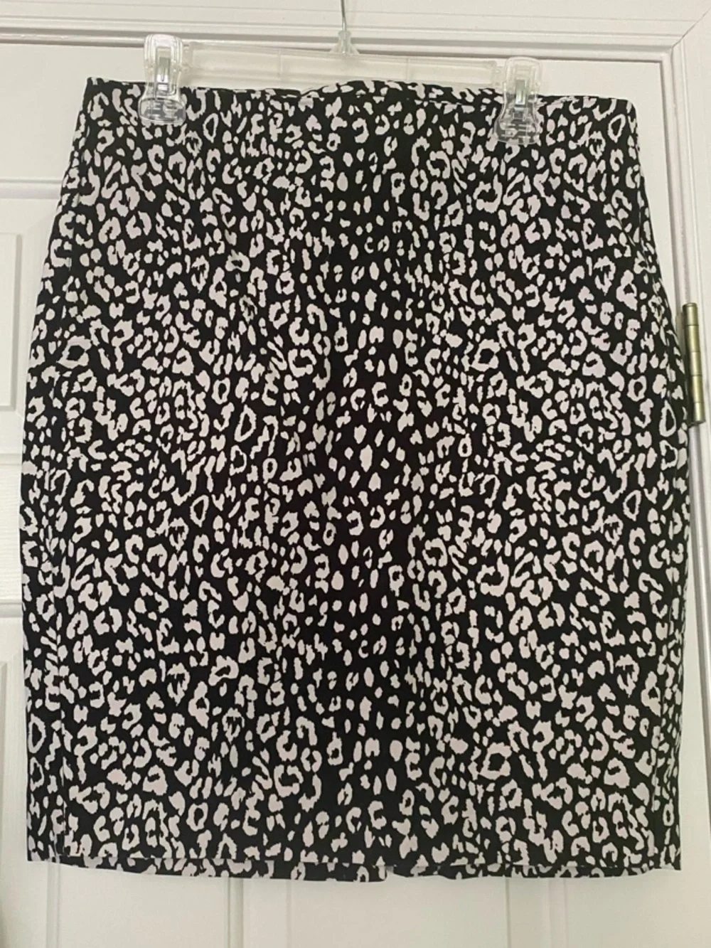 Banana Republic Black and White Snow Leopard-Print Skirt - Size 12